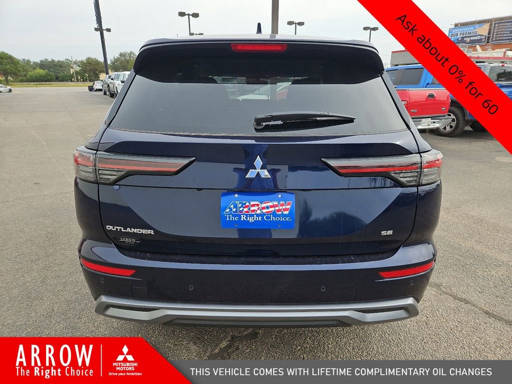 New 2025 Mitsubishi Outlander SE image 11