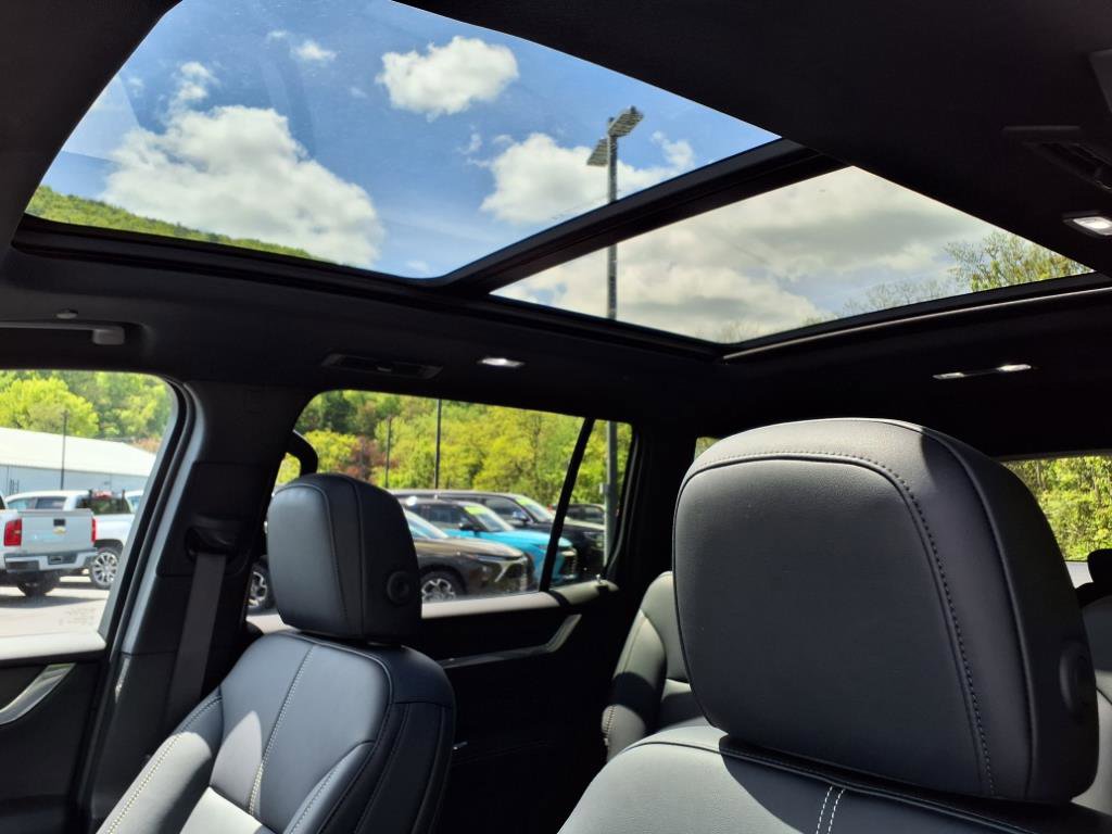 Used 2024 GMC Acadia Elevation AWD/4WD image 8