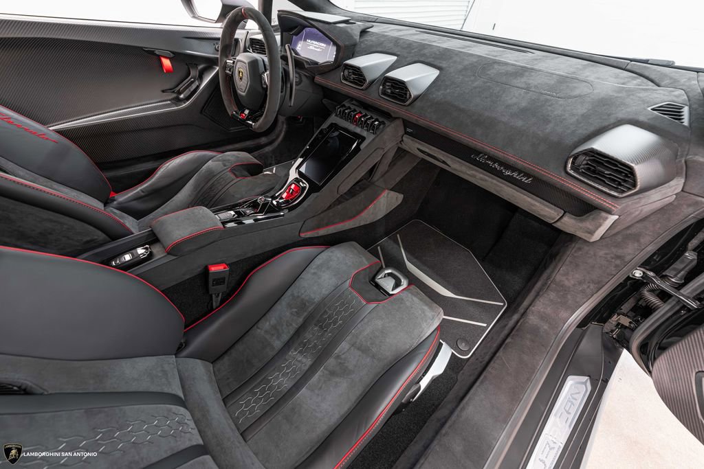 Used 2023 Lamborghini Huracan Sterrato AWD/4WD image 2