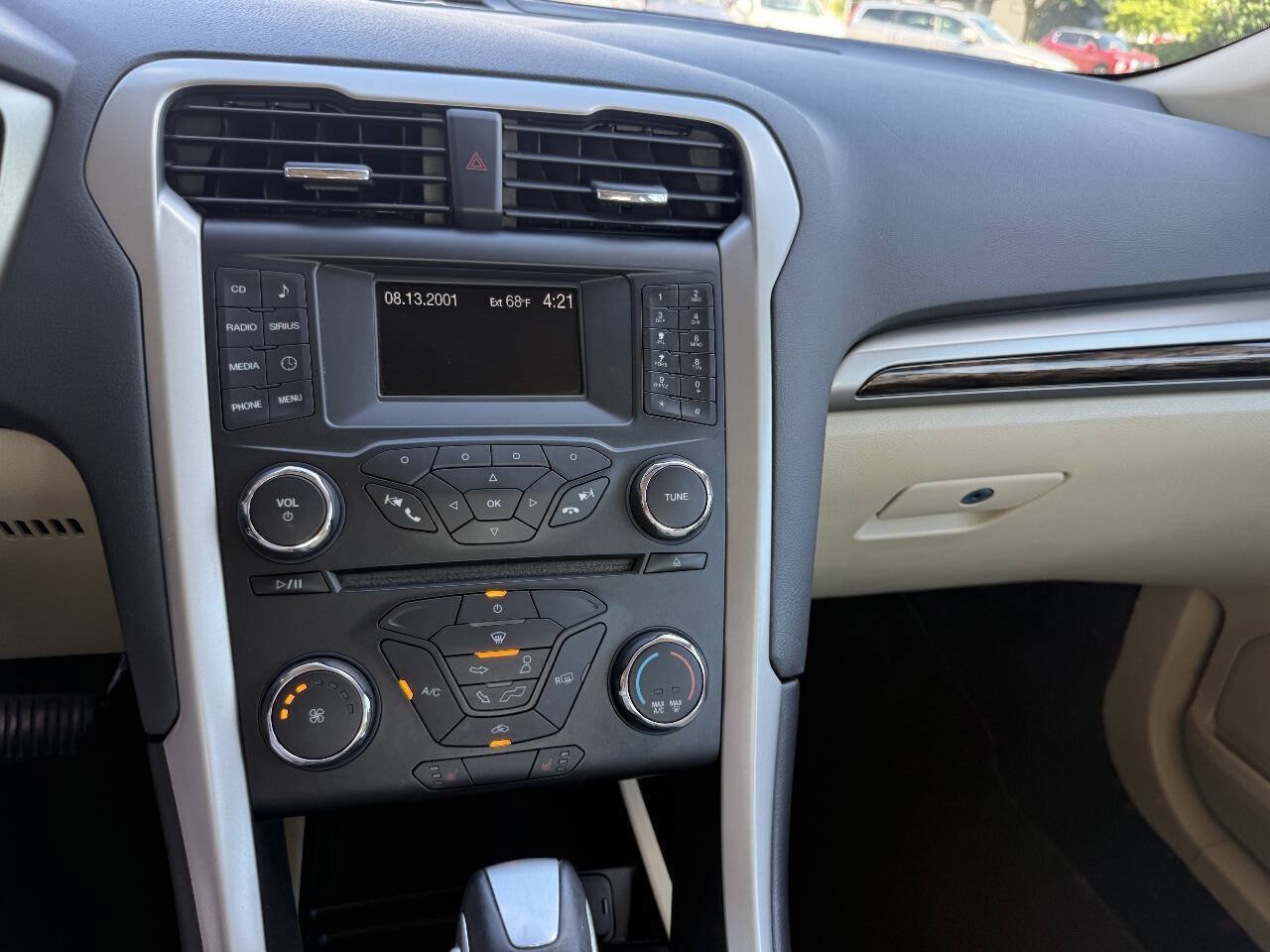 Used 2014 Ford Fusion SE w/ Equipment Group 202A FWD image 18