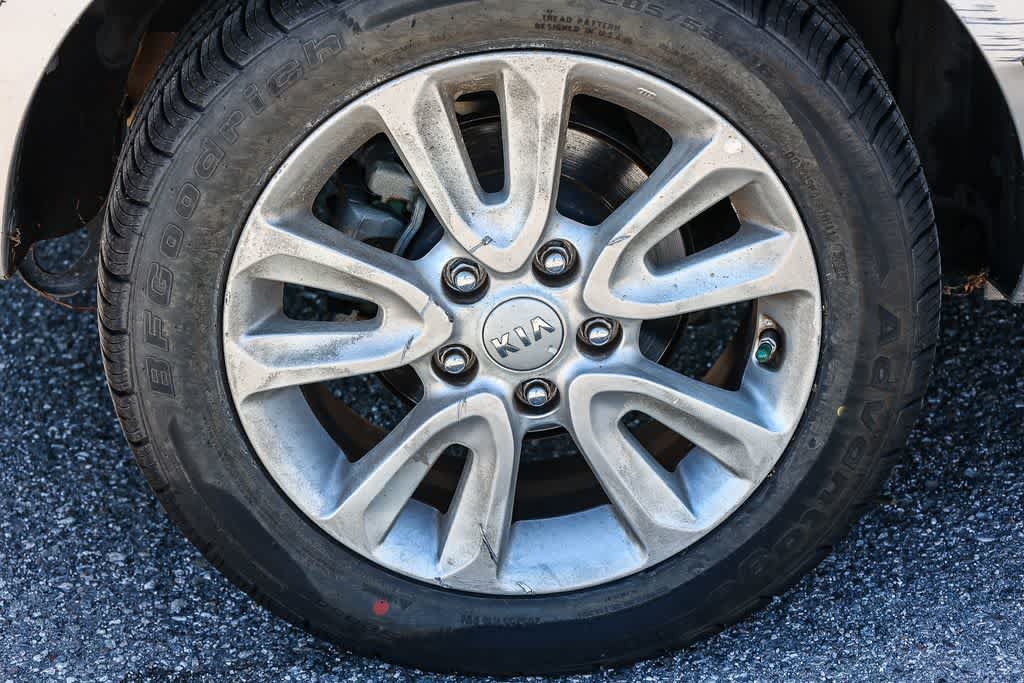 Used 2012 Kia Soul + w/ Audio Pkg FWD image 8