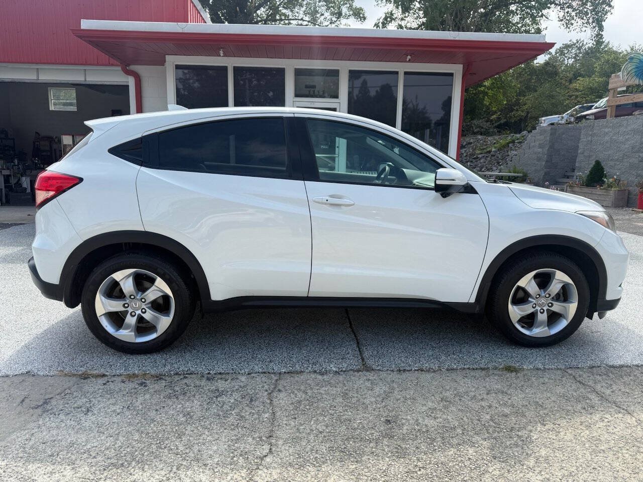 Used 2016 Honda HR-V EX image 5