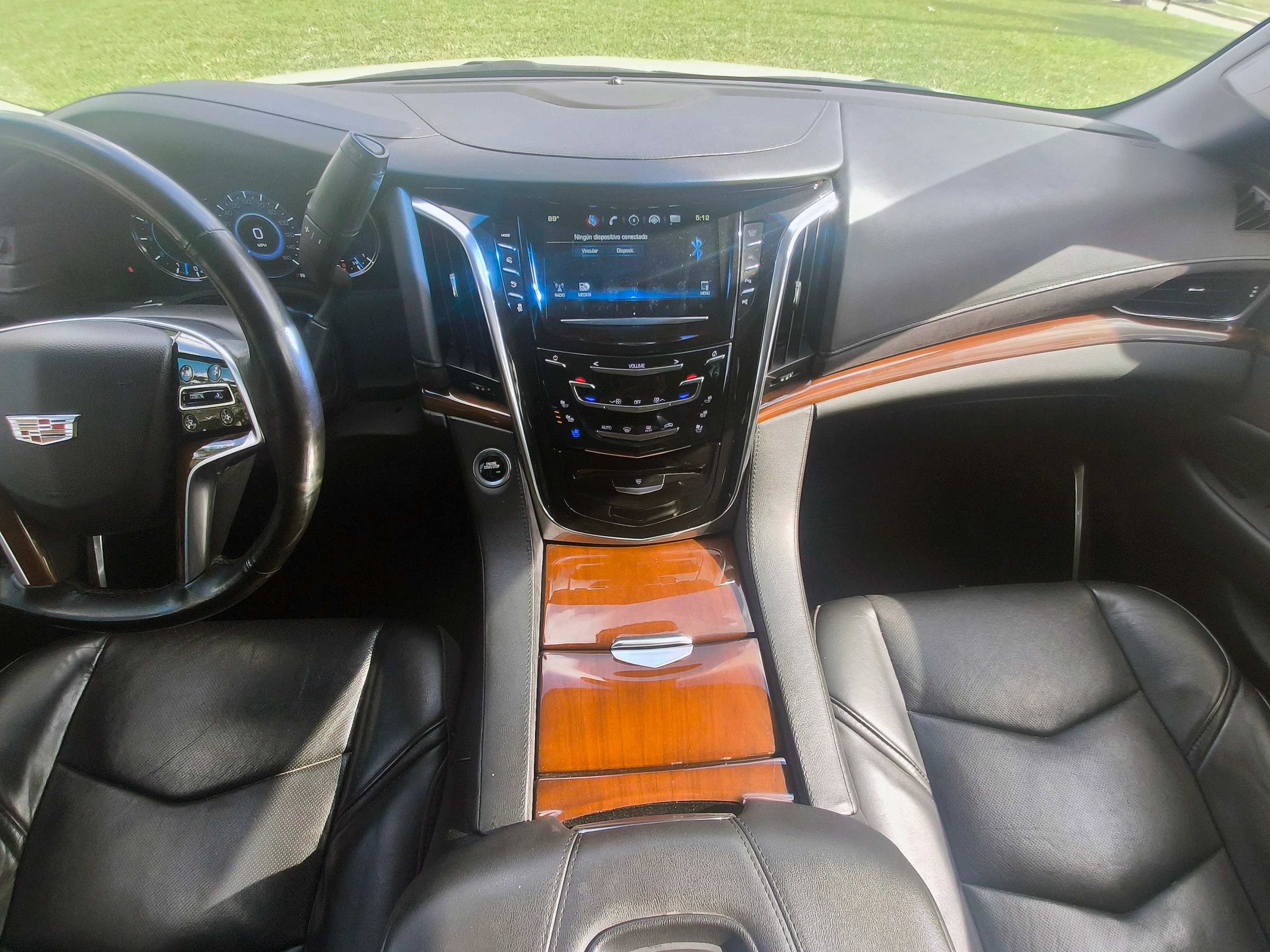 Used 2018 Cadillac Escalade ESV Premium Luxury AWD/4WD image 27