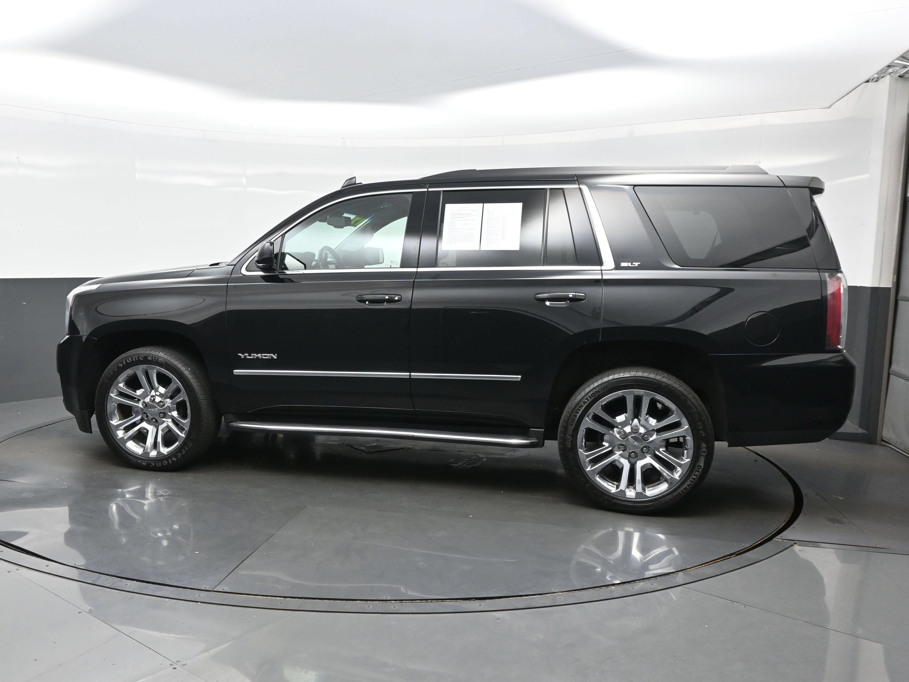 Used 2019 GMC Yukon SLT w/ Premium Edition AWD/4WD image 3