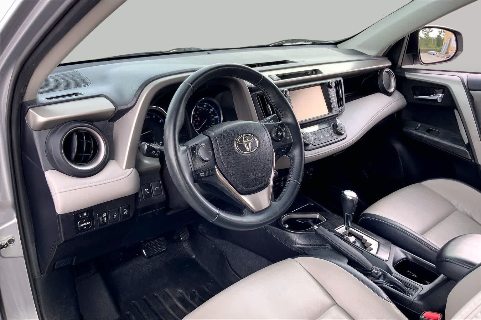 Used 2017 Toyota RAV4 Platinum AWD/4WD image 17