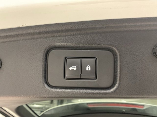 Used 2024 Nissan Pathfinder Platinum image 9