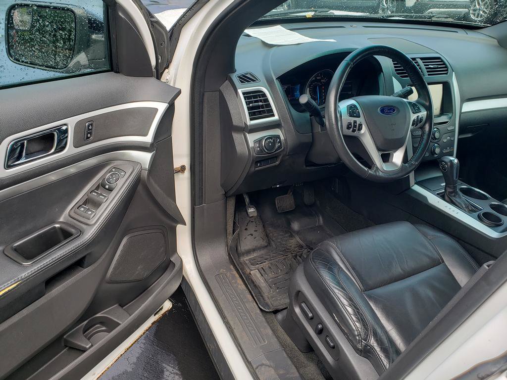 Used 2014 Ford Explorer XLT w/ Equipment Group 202A FWD image 10
