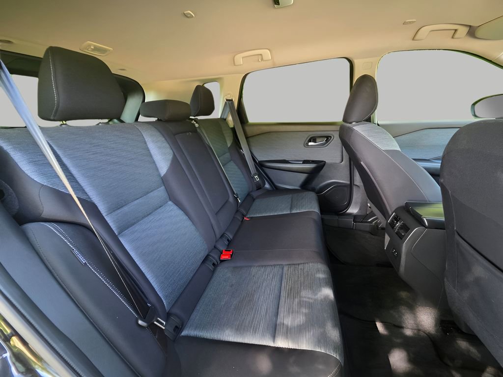 Used 2023 Nissan Rogue SV AWD/4WD image 7