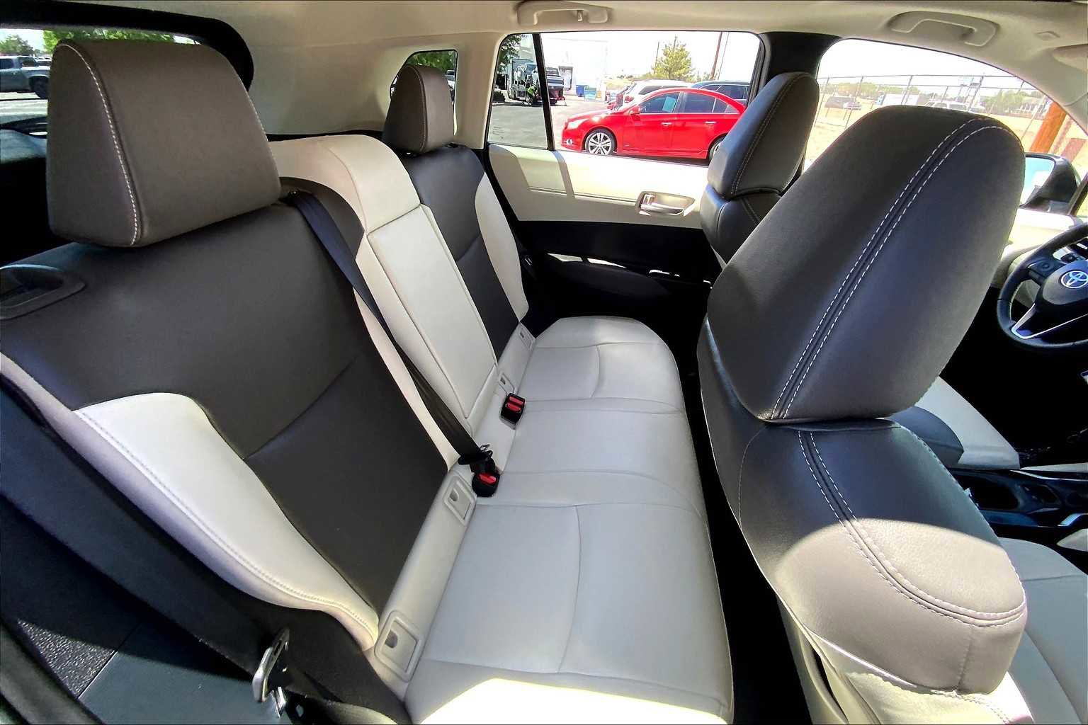 Certified 2024 Toyota Corolla Cross XLE image 16