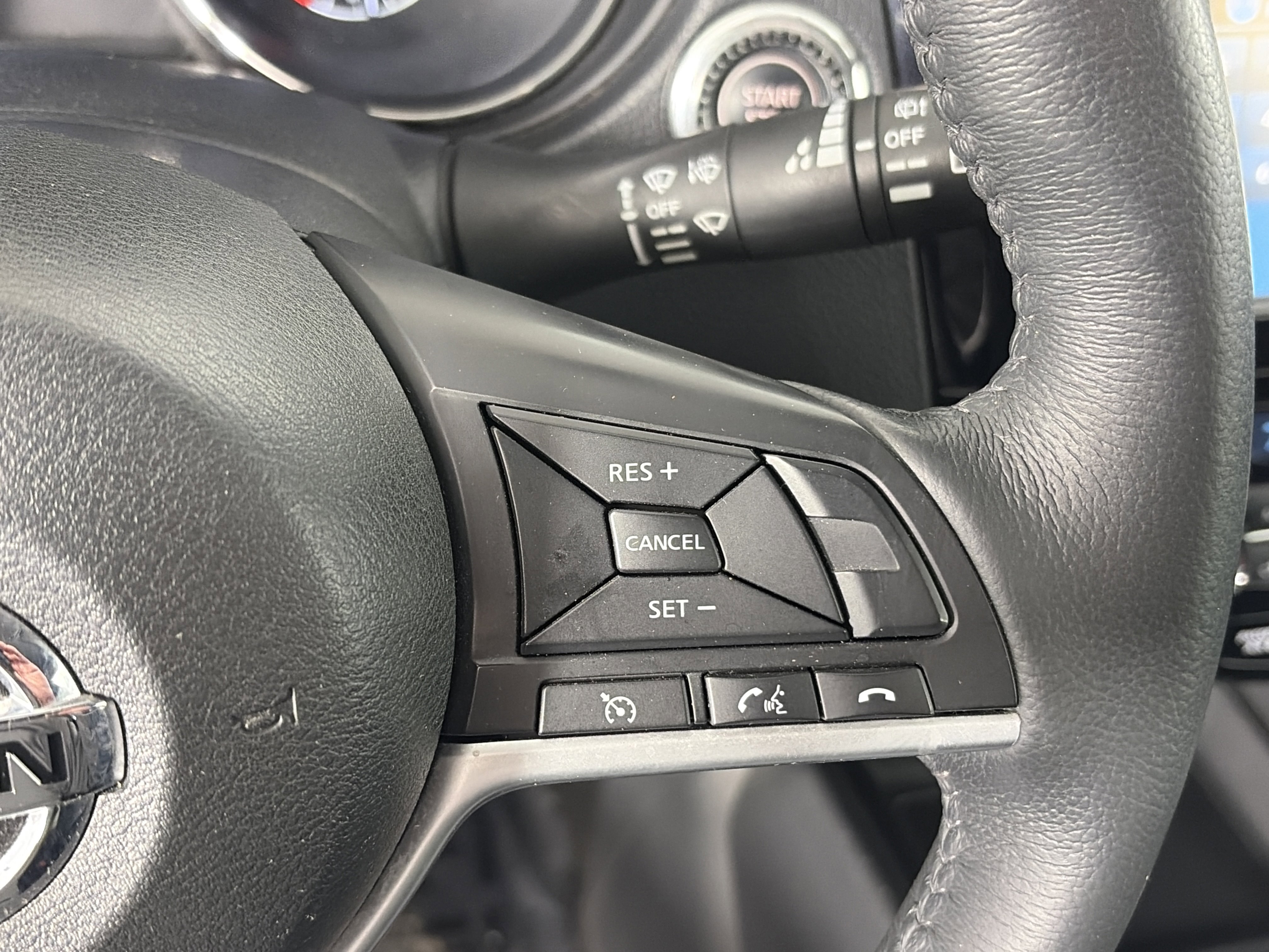 Used 2017 Nissan Rogue SV w/ SV Premium Package image 29