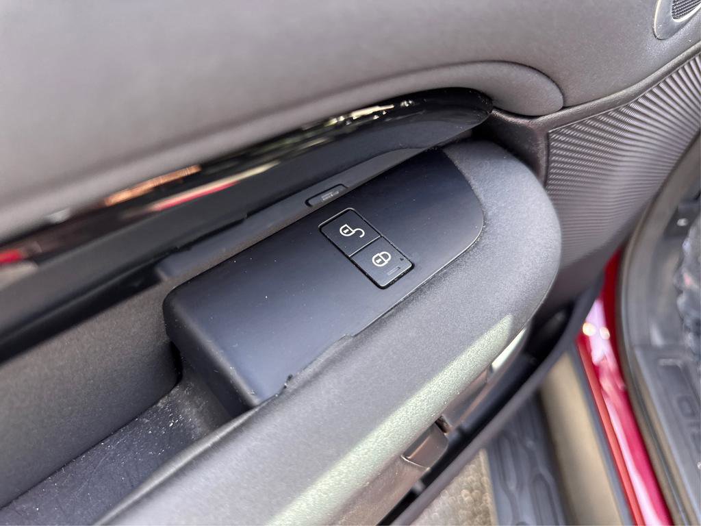 Used 2017 Land Rover Discovery SE image 69