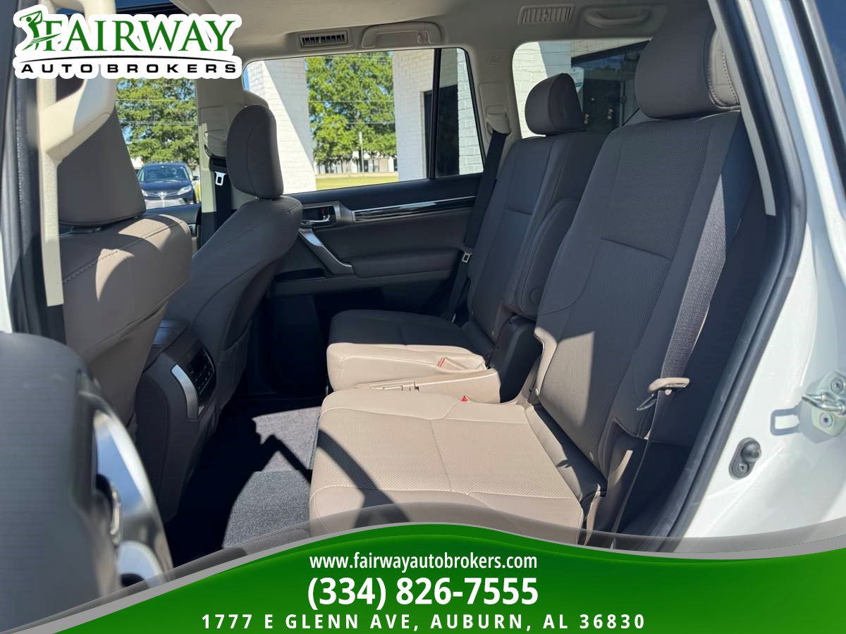 Used 2023 Lexus GX 460 Premium w/ Accessory Package AWD/4WD image 11