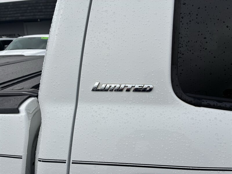 Used 2018 Toyota Tundra Limited w/ Limited Premium Package AWD/4WD image 9