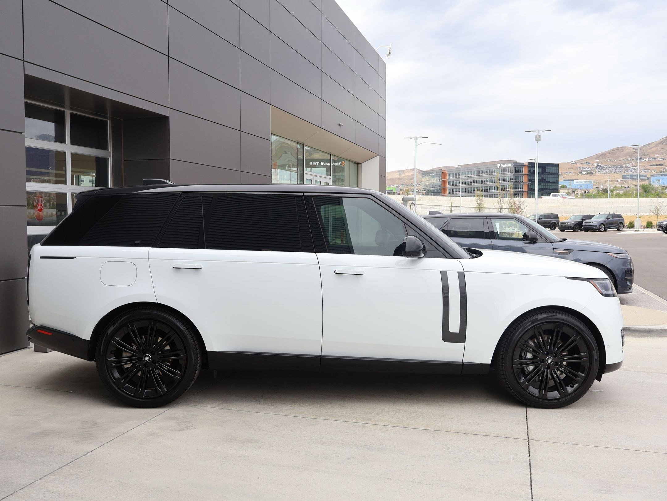Certified 2024 Land Rover Range Rover Long Wheelbase SE image 5