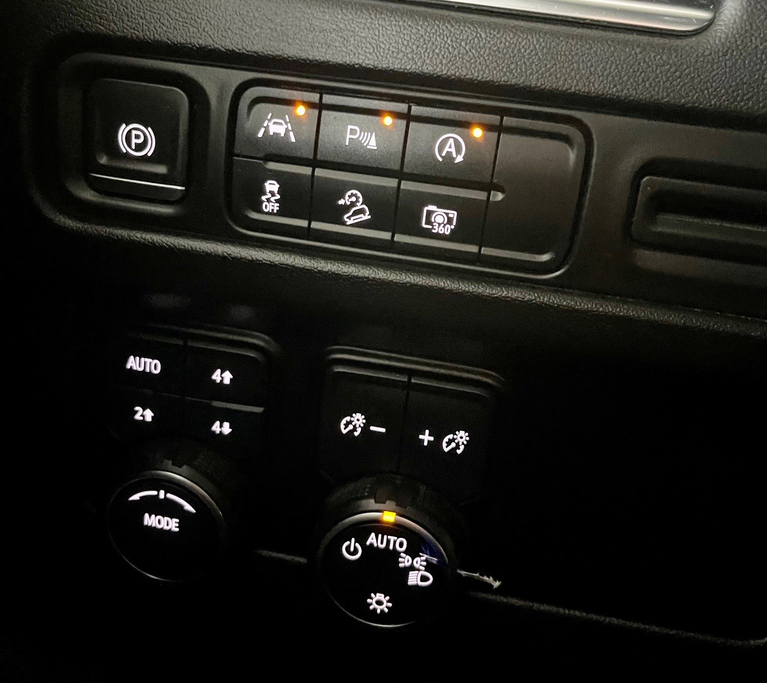 Certified 2023 Chevrolet Tahoe Z71 w/ Luxury Package image 11