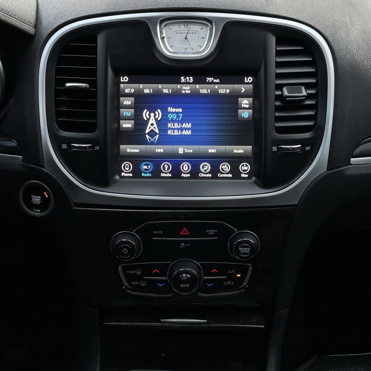 Used 2020 Chrysler 300 Limited image 17