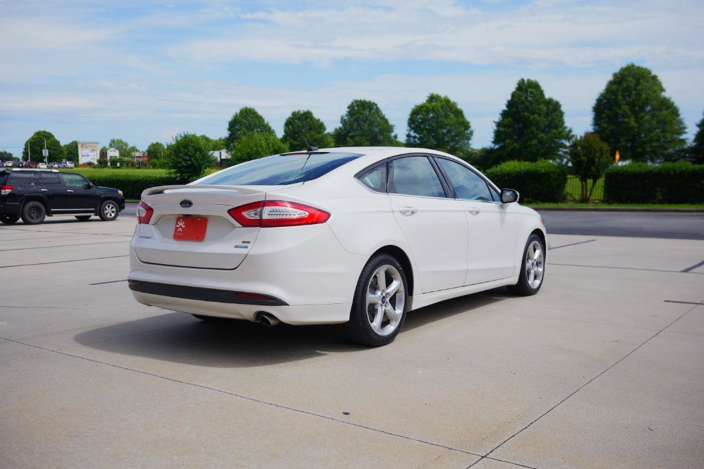 Used 2016 Ford Fusion SE w/ Equipment Group 201A image 5