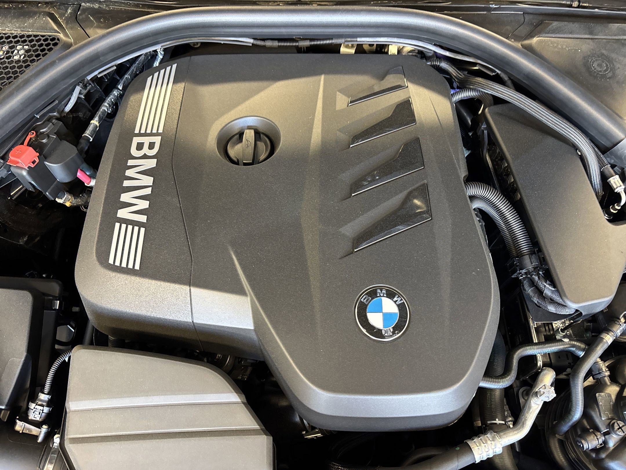 Used 2025 BMW 330i Sedan w/ M Sport Package image 40