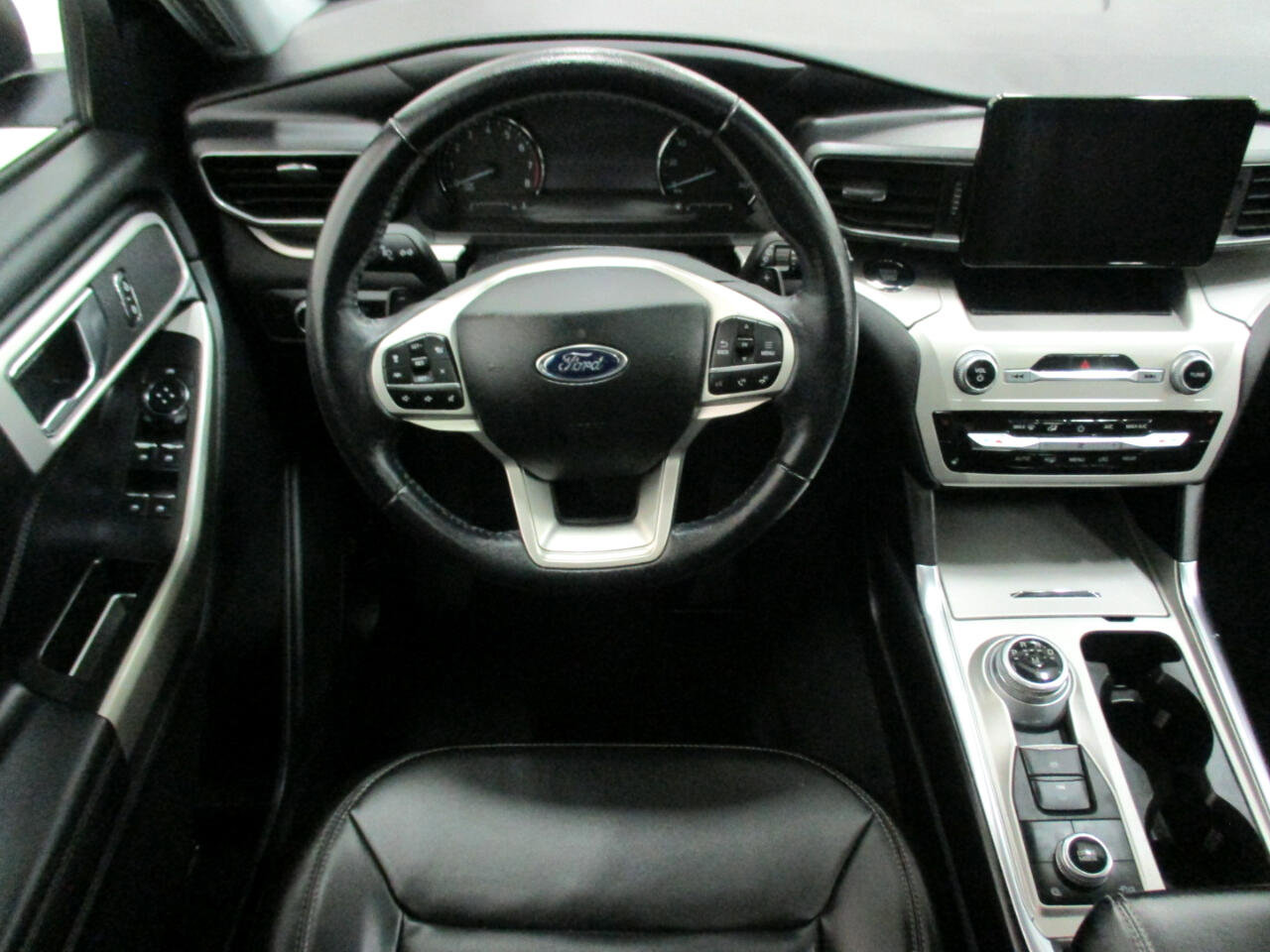 Used 2021 Ford Explorer XLT w/ Equipment Group 202A image 18