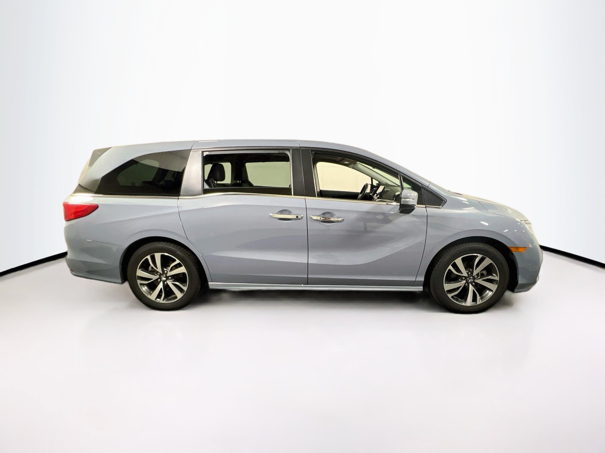 Used 2023 Honda Odyssey Touring image 4