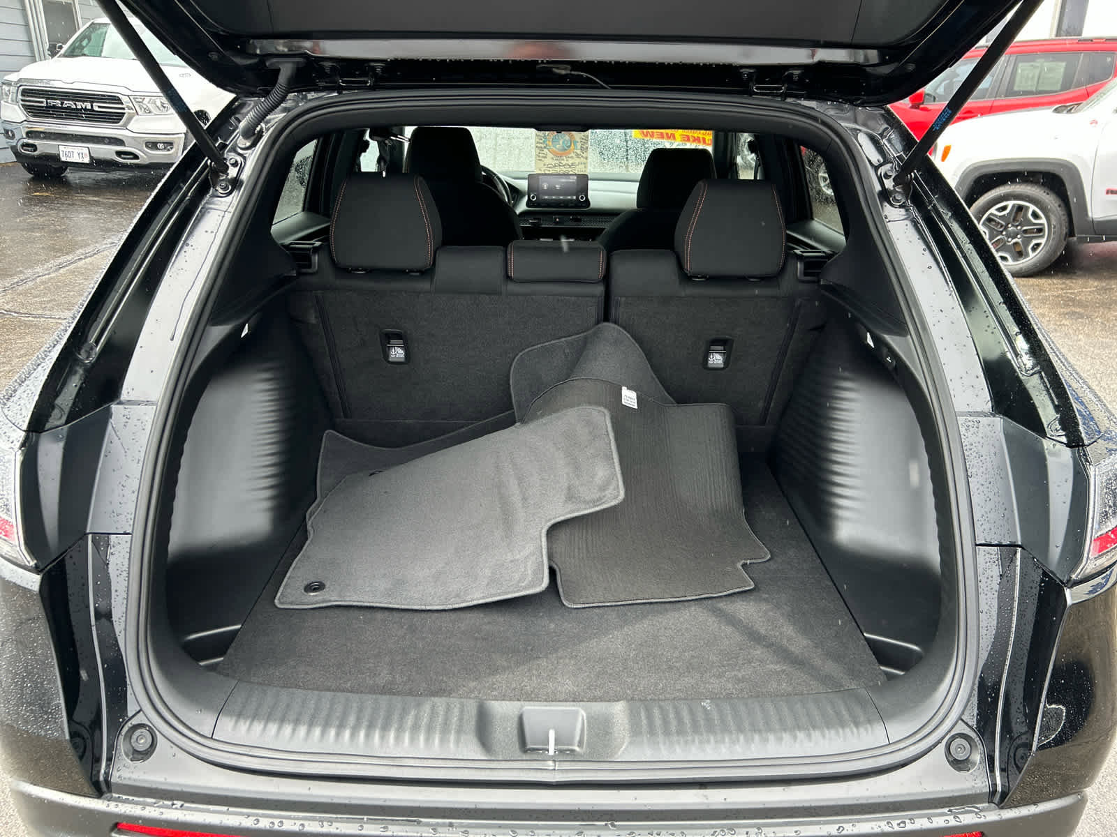 Used 2025 Honda HR-V Sport image 23