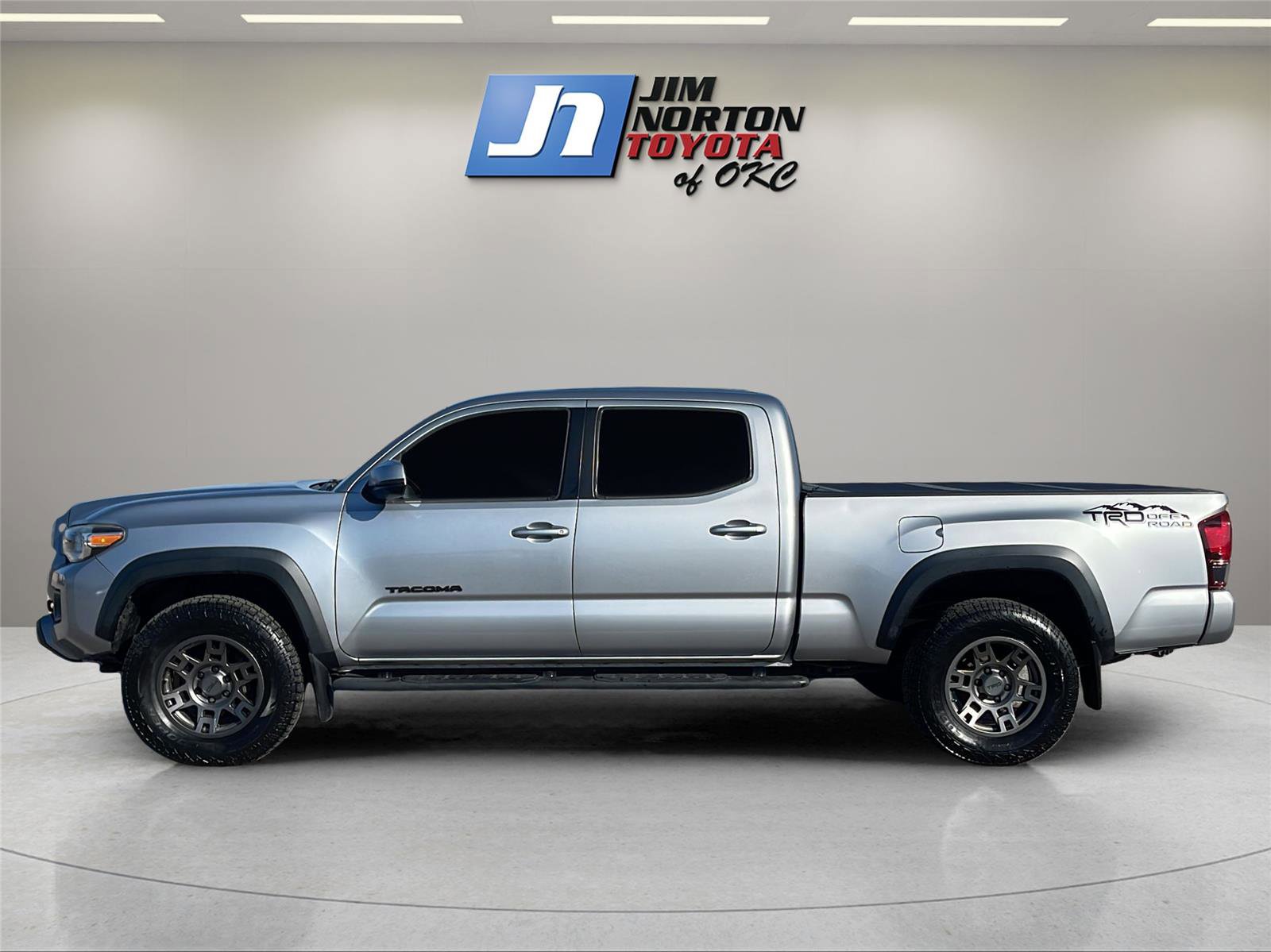 Used 2018 Toyota Tacoma TRD Off-Road image 8