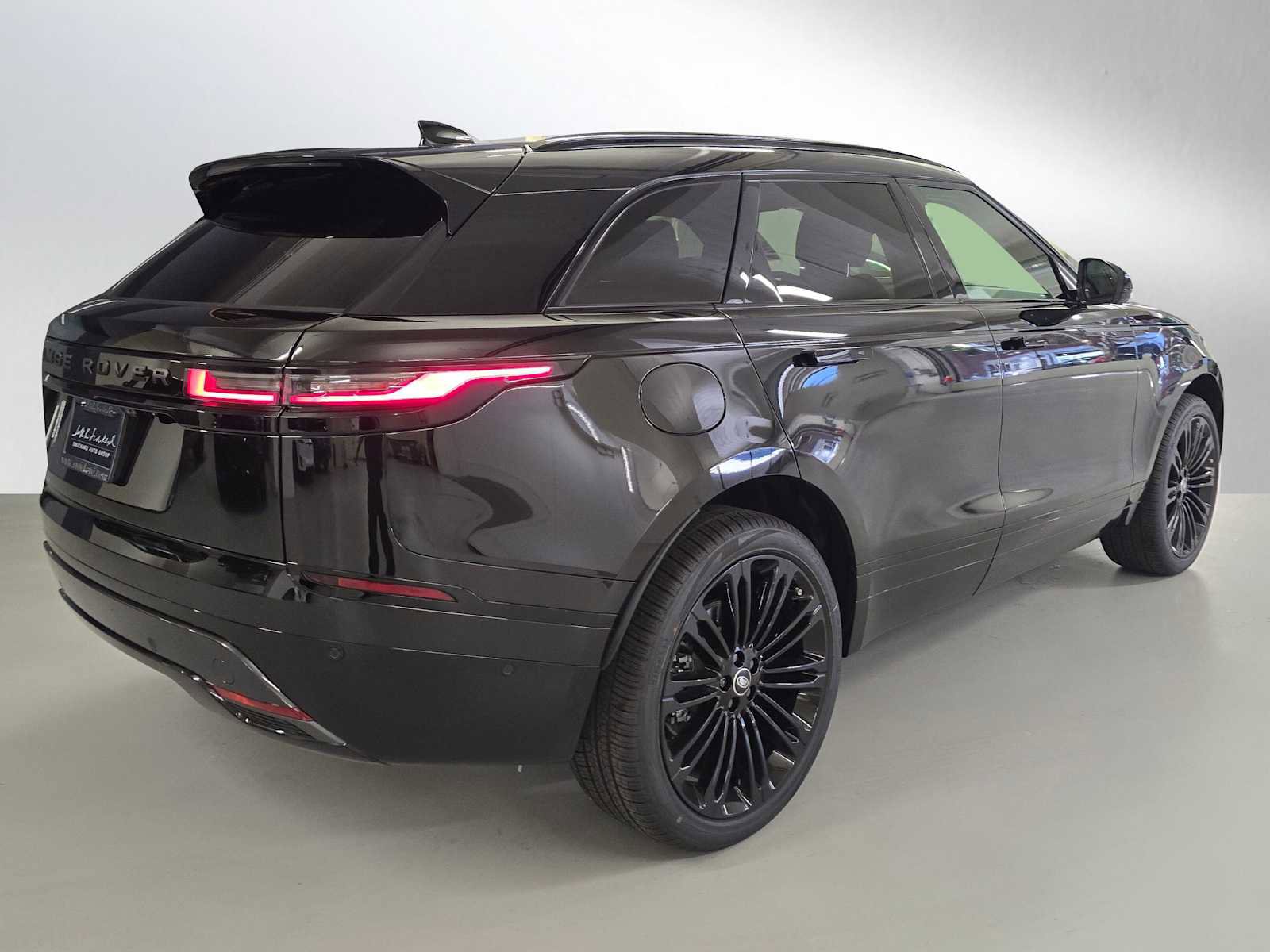New 2026 Land Rover Range Rover Velar Dynamic SE image 3