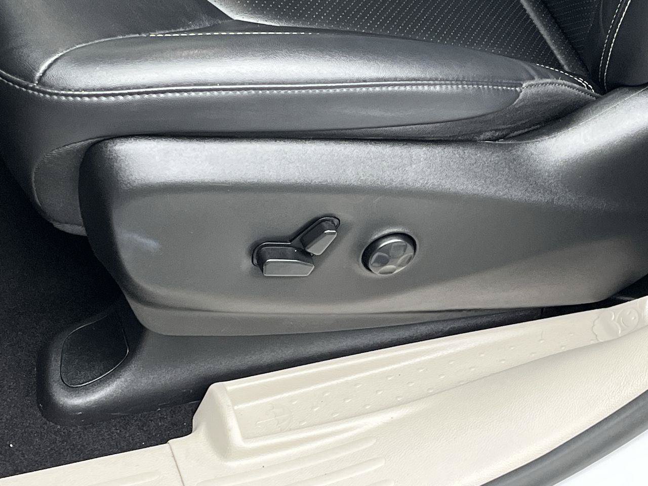 Used 2024 Chrysler Pacifica Touring-L FWD image 9