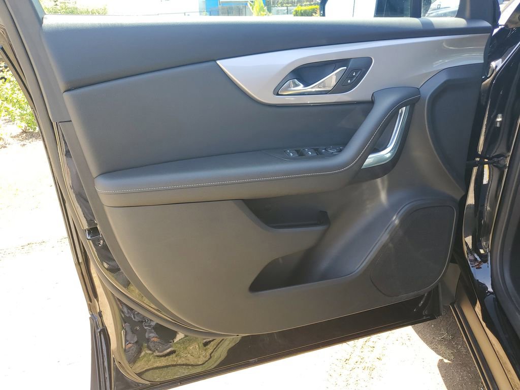 Used 2025 Chevrolet Blazer LT FWD image 19