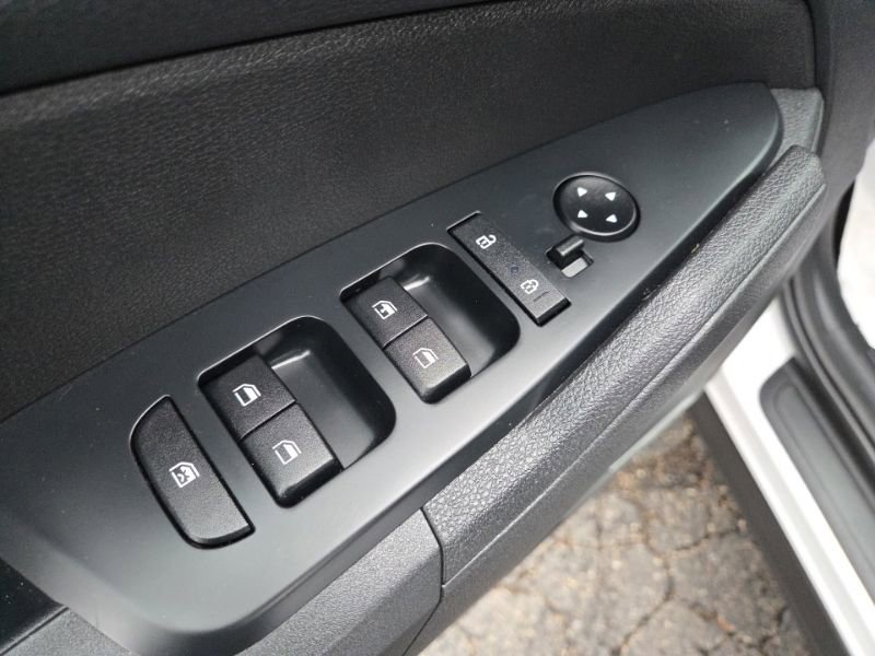 Used 2025 Kia Sportage LX AWD/4WD image 27