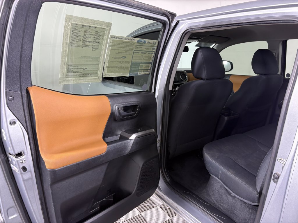 Used 2018 Toyota Tacoma SR5 RWD image 25