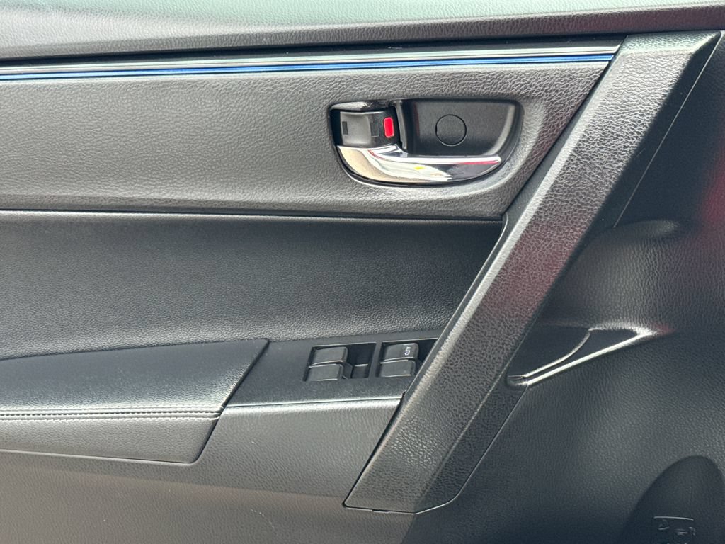 Used 2019 Toyota Corolla SE w/ Carpet Mat Package (TMS) FWD image 33