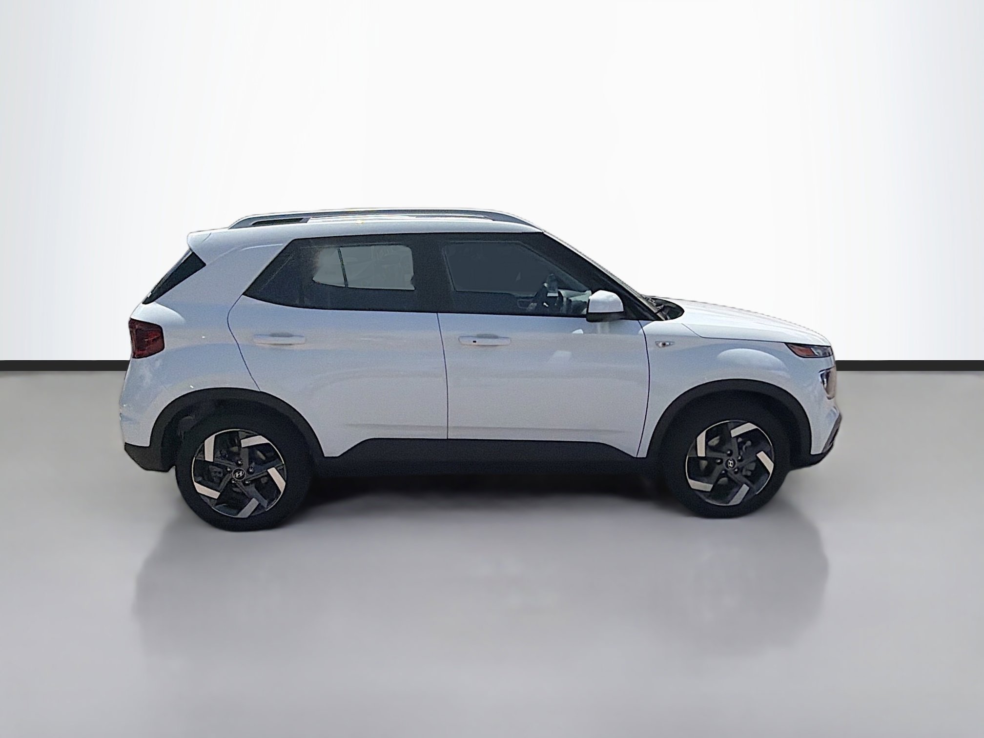 Used 2026 Hyundai Venue SEL image 2