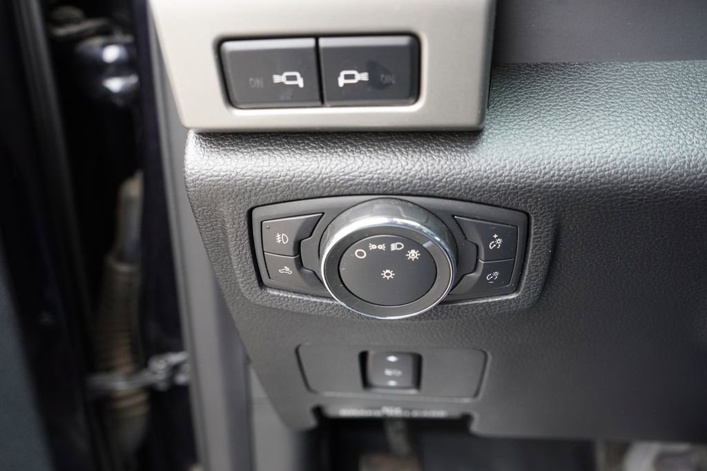 Used 2021 Ford F350 Lariat w/ Chrome Package image 24