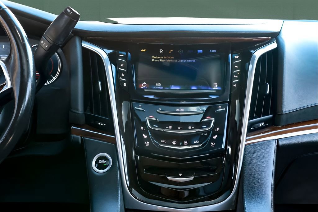 Used 2018 Cadillac Escalade ESV Luxury image 31