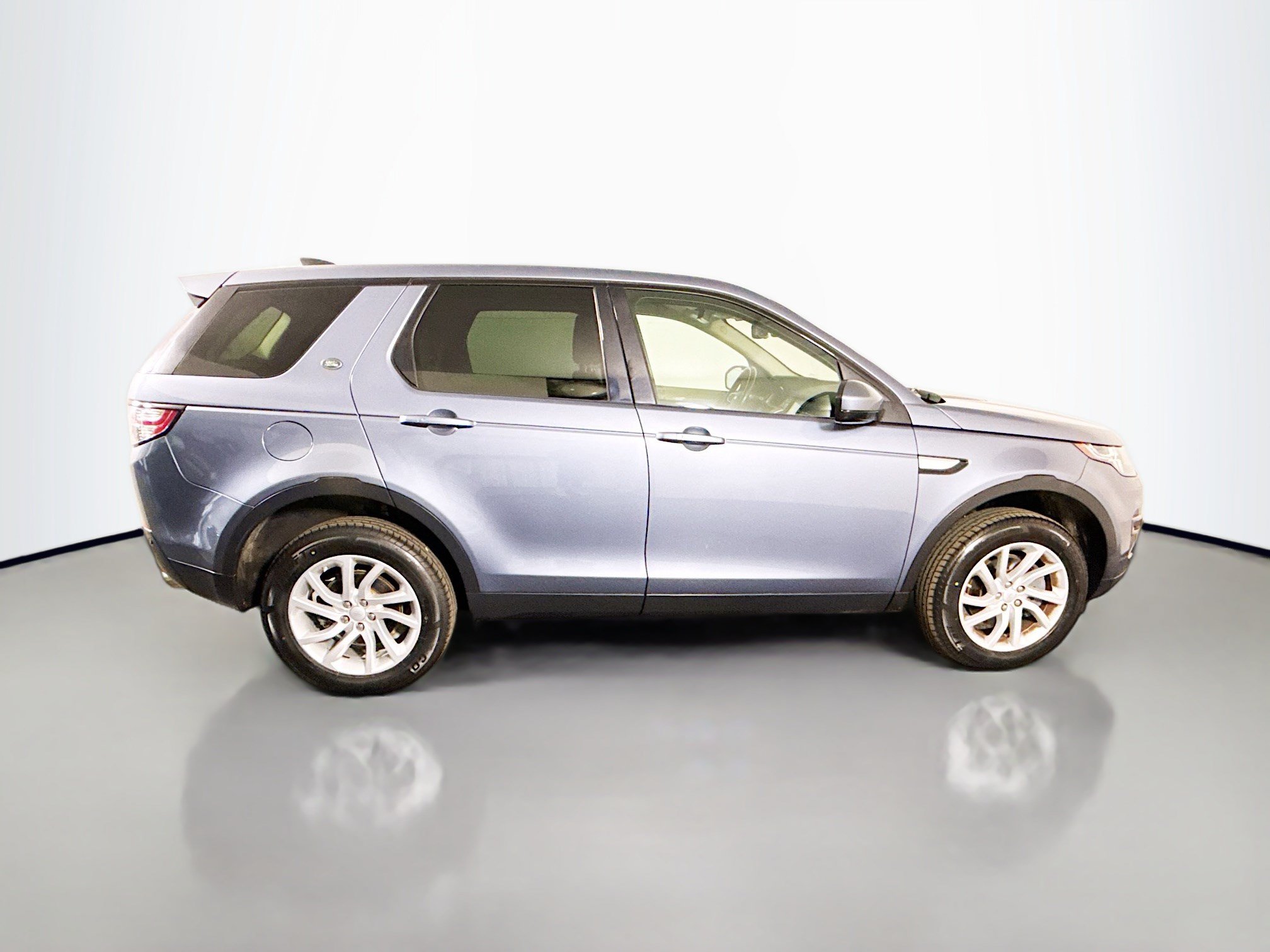 Used 2019 Land Rover Discovery Sport HSE AWD/4WD image 11