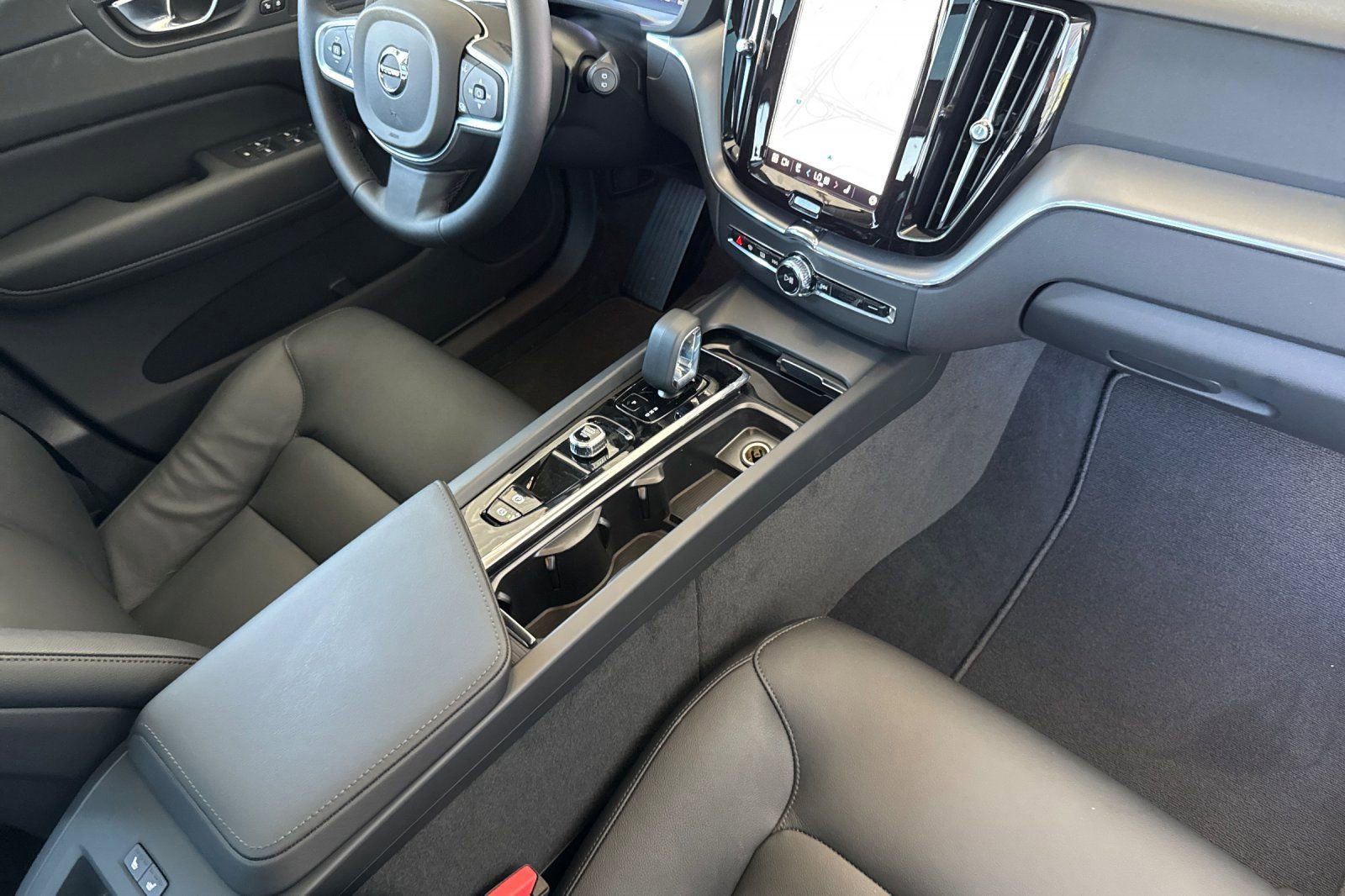 New 2025 Volvo XC60 B5 Core w/ Protection Package Premier AWD/4WD image 15