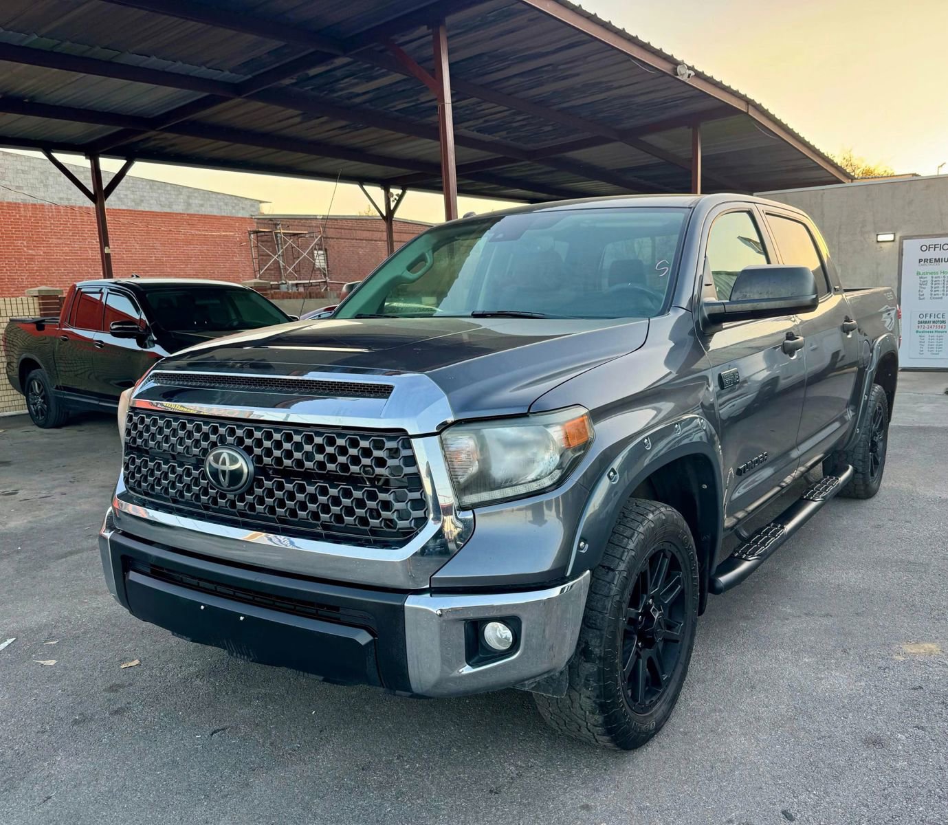 Used 2019 Toyota Tundra SR5 w/ SR5 Upgrade Package AWD/4WD image 1