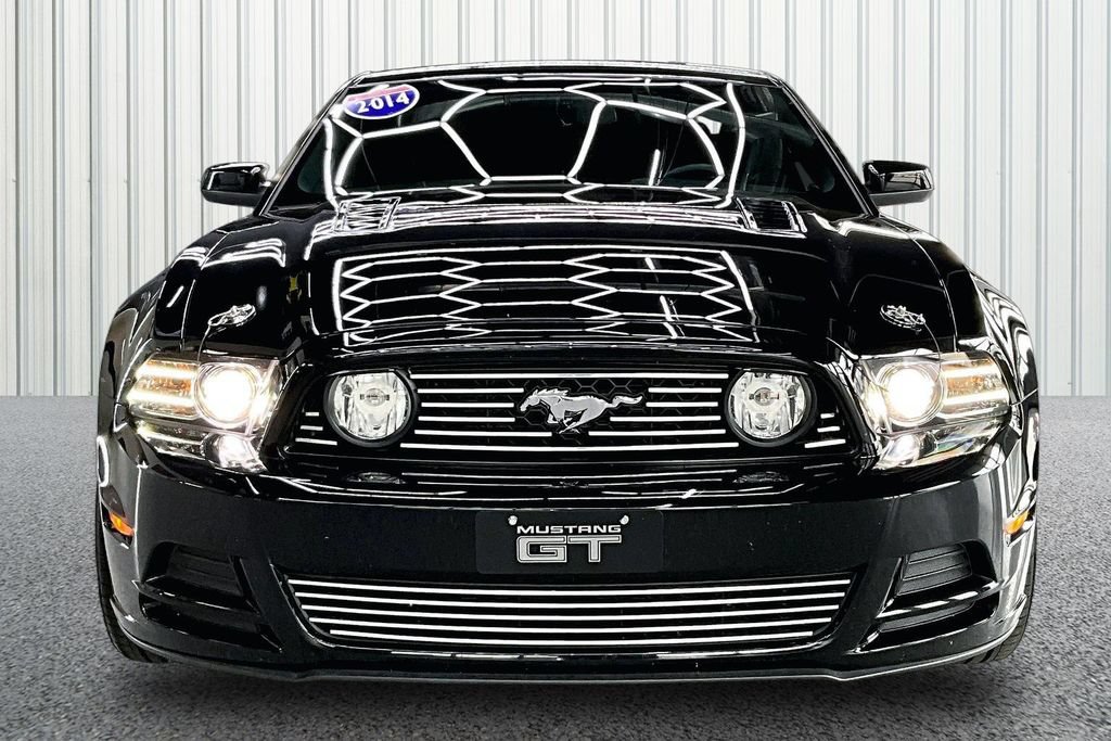 Used 2014 Ford Mustang GT Premium w/ Comfort Package RWD image 2