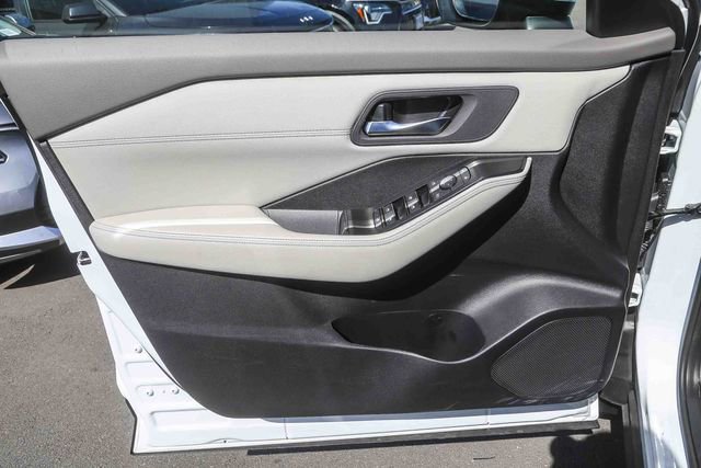 Used 2025 Nissan Rogue SV w/ SV Premium Package image 21