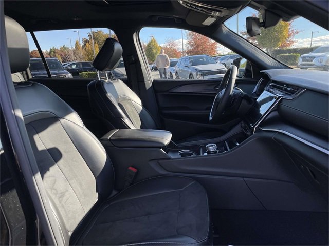 Used 2024 Jeep Grand Cherokee L Altitude image 24