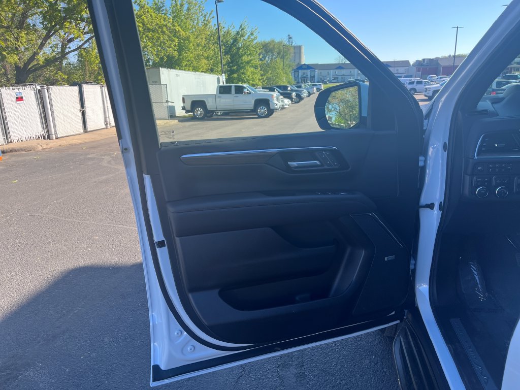 New 2026 Chevrolet Suburban High Country w/ Sun And Tow Package AWD/4WD image 10