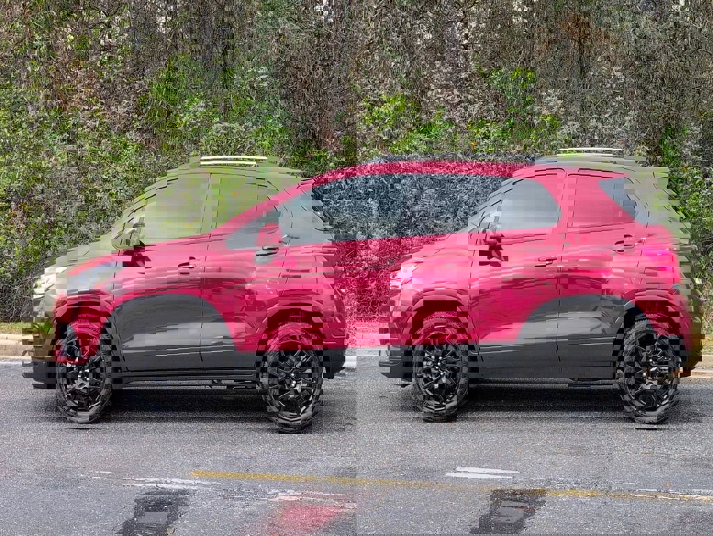 Certified 2022 Chevrolet Trax LT w/ Sport Edition image 7