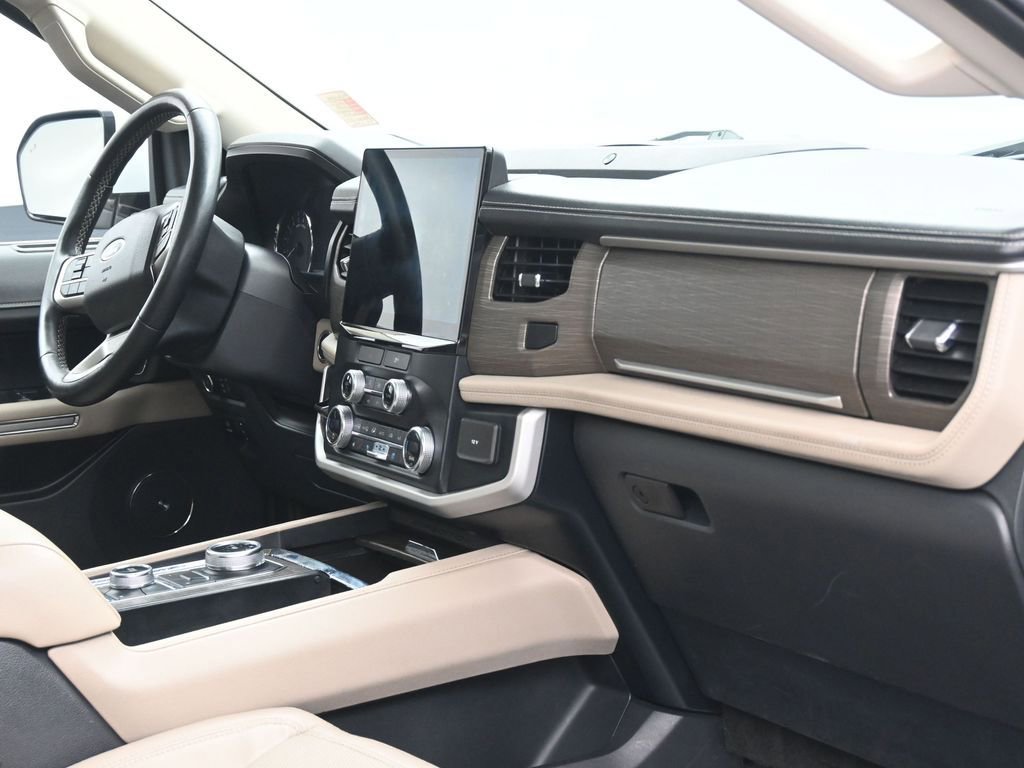 Used 2022 Ford Expedition Max Limited image 6