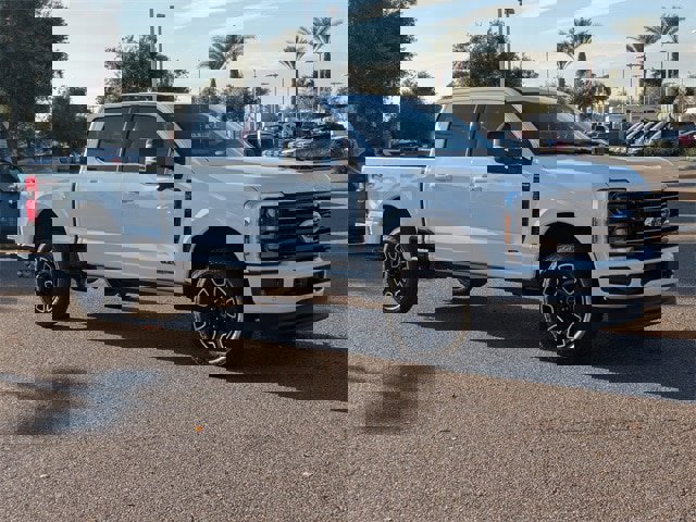 Used 2025 Ford F250 Platinum w/ FX4 Off-Road Package image 8