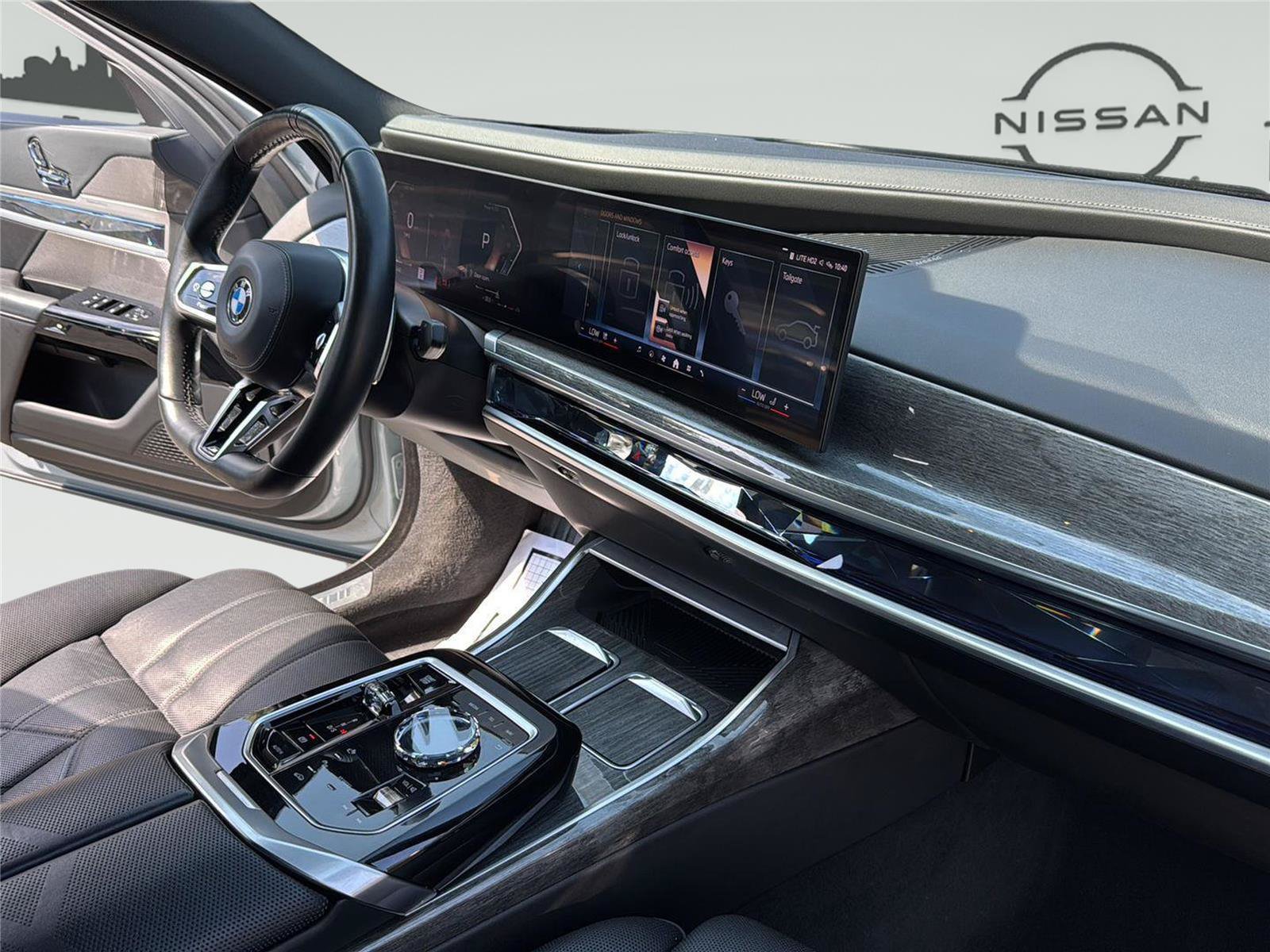 Used 2025 BMW 740i xDrive AWD/4WD image 40