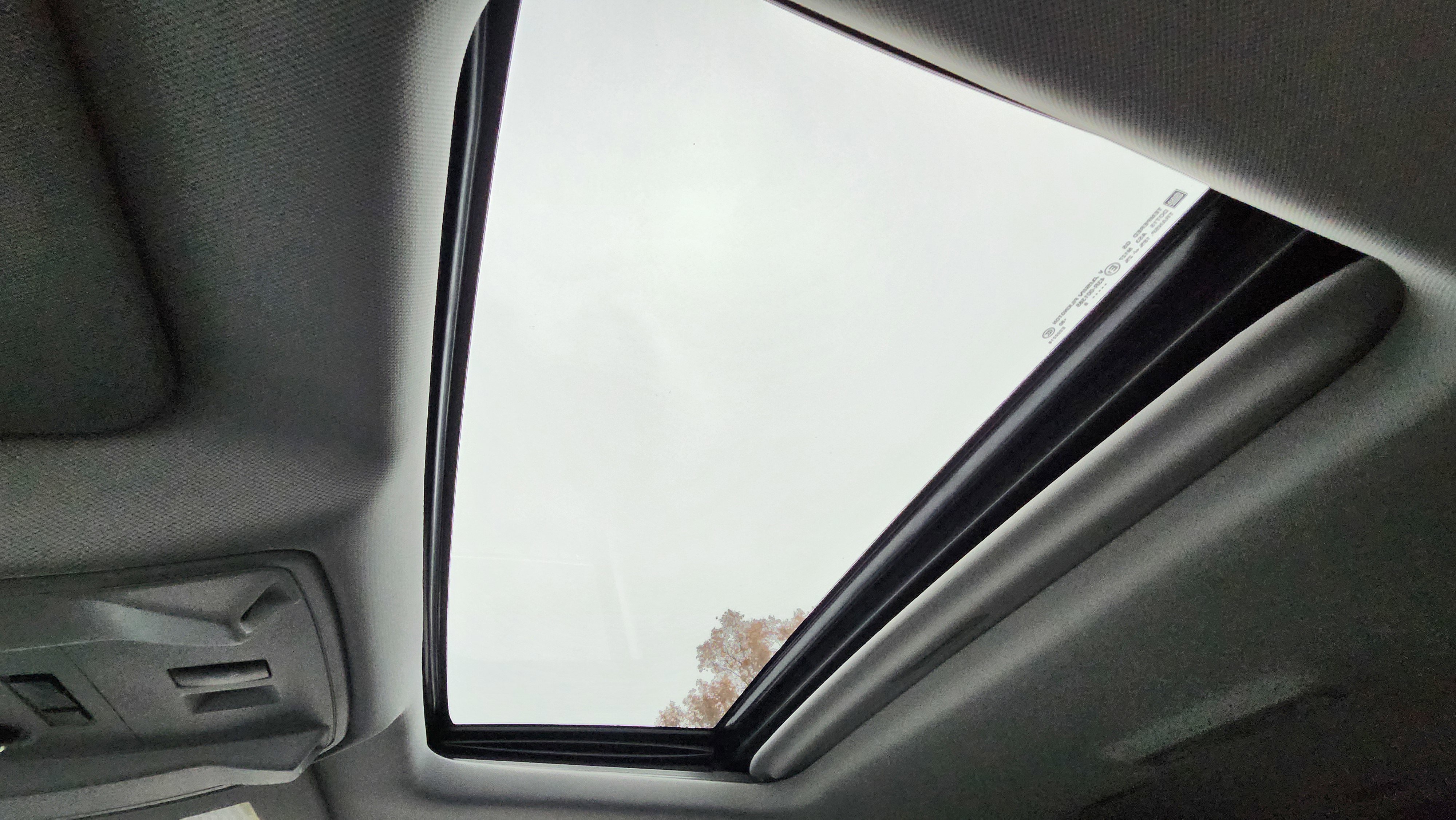 Used 2018 Cadillac Escalade Luxury image 3