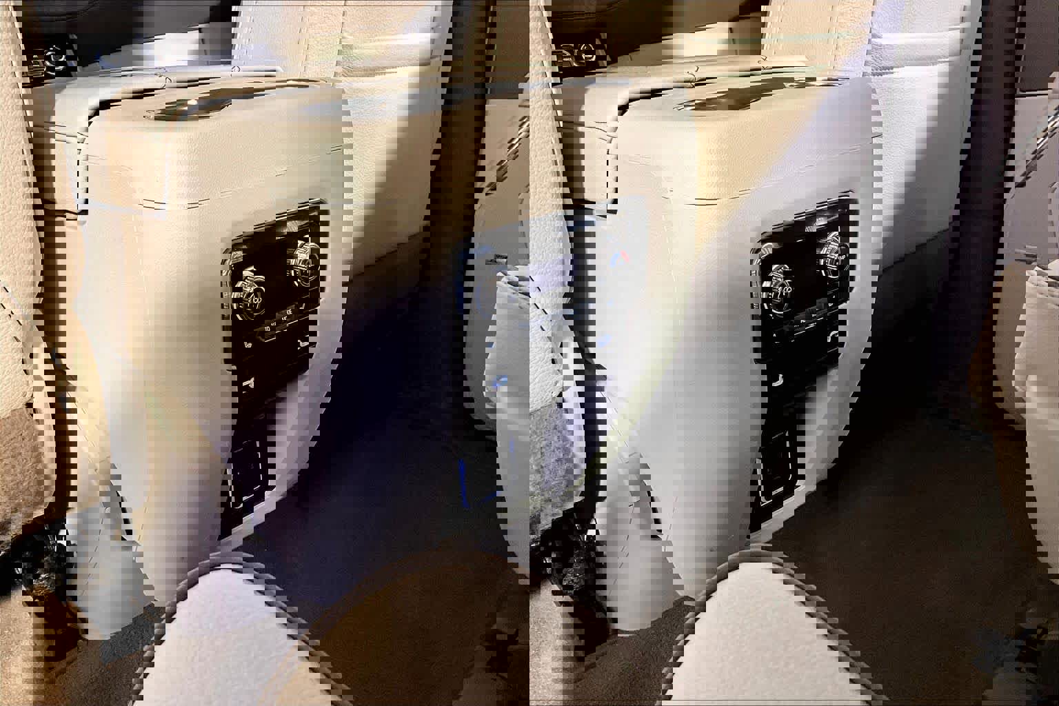 Used 2022 GMC Yukon XL Denali image 35