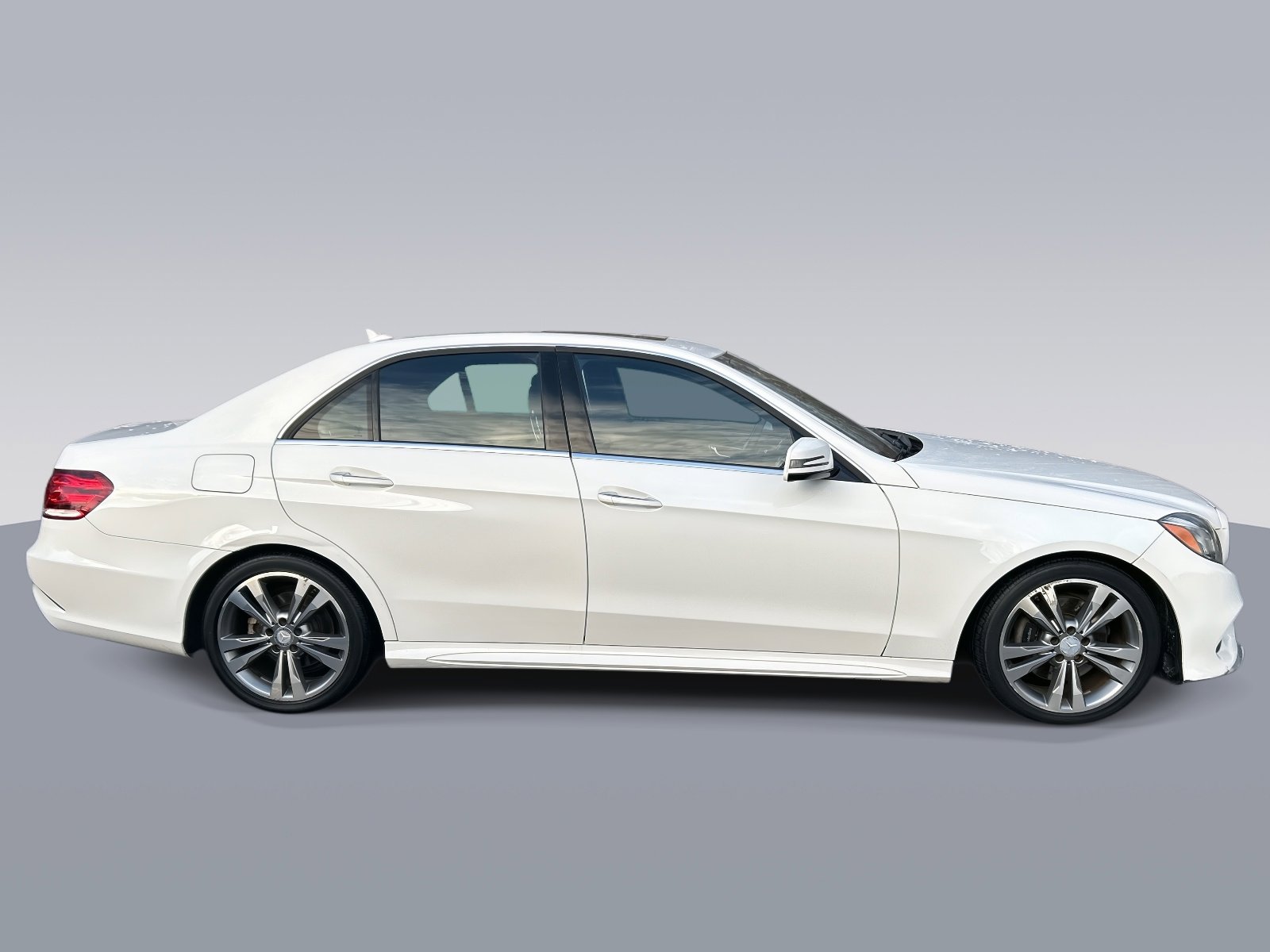 Used 2016 Mercedes-Benz E 350 Sedan image 2