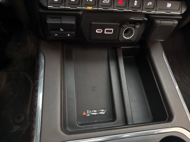 Used 2023 GMC Sierra 3500 Denali w/ Denali Ultimate Package image 13